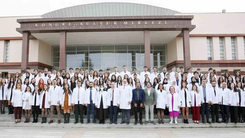 ESOGÜ’lü Diş Hekimi Adayları Beyaz Önlük Giydi