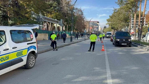 Tatvan'da Kış Lastiği Denetimleri Sürüyor