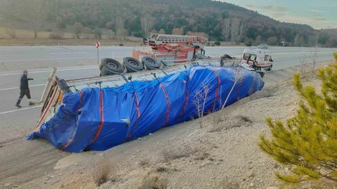 Kütahya'da Tır Devriği Kazası