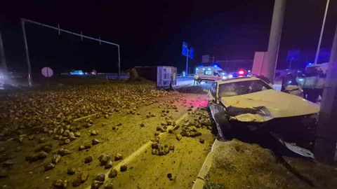 Çorum'da Tır ve Otomobil Çarpıştı