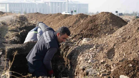 Erzurum'da Kış Öncesi Mezar Hazırlığı Yapılıyor