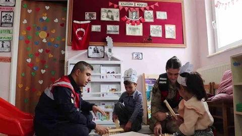 Erzurum'da Jandarma Çocuklara Destek Verdi