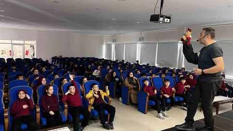 Taraklı'da Çocuklara Özel Tiyatro Gösterisi