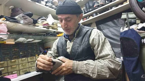 Hayırsever Ayakkabı Tamircisi Kayseri’de Hizmet Veriyor