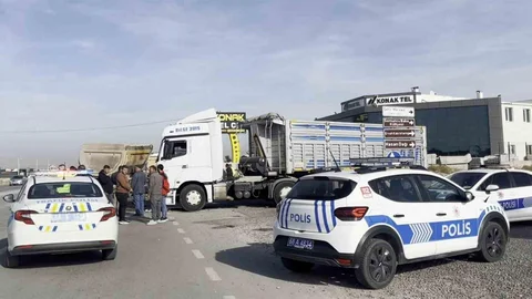 Aksaray'da İki Tır Çarpıştı