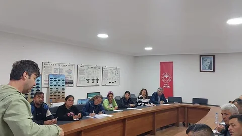 Edremit'te Çiftçilere Eğitim Verildi