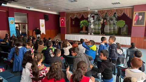 Sarıkamış'ta Miniklerin Şarkılı Orman İlgisi