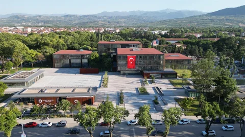 İnegöl'de Üniversite Öğrencilerine Destek Verildi