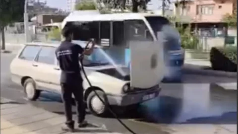 Tarsus'ta Araç Yangını Kontrol Altına Alındı