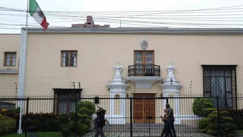 Eski Başbakan Chavez İçin Yeniden Gözaltı Kararı