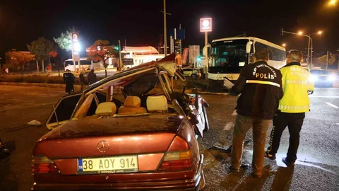 Nevşehir'de Otobüs ve Otomobil Çarpıştı