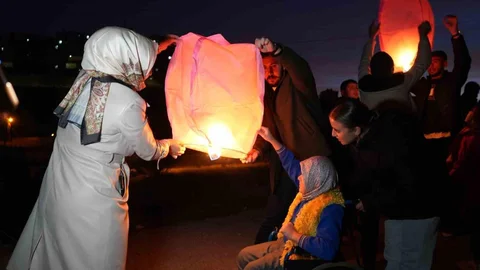 Bayburt'ta Özel Öğrenciler Dilek Feneri Uçurdu