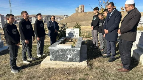 Bayburt'ta Vefat Eden Öğretmenler Anıldı