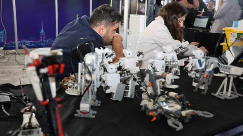 Kocaeli'nde Bilişim Fuarı Yoğun İlgi Gördü