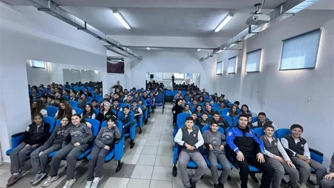Afyonkarahisar'da Ortaokul Öğrencilerine Polis Eğitimi