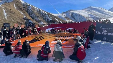 Erzurum'da Şiddete Karşı Yürüyüş Düzenlendi