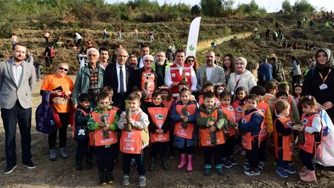 Bursa'da Kitaplardan Ormana Tohumlar Bırakıldı