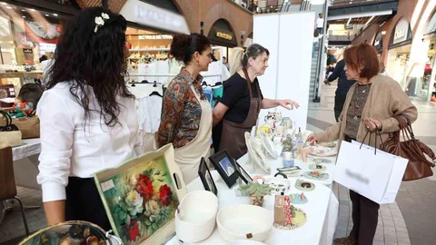 Mersin'de Kadın Kursiyerler Ürünlerini Sergiledi