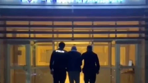 İzmir'de 34 Yıldır Aranan Hırsız Yakalandı