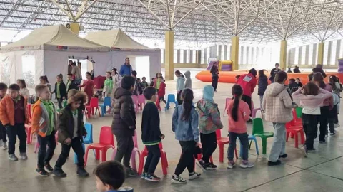 Mobil Çocuk Dostu Alan Tırı Eskişehir'de Kuruldu