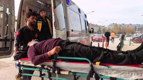 Bursa'da Kamyon Devrildi, Sürücü Yaralı