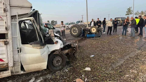 Şanlıurfa'da Traktör ve Kamyonet Çarpıştı