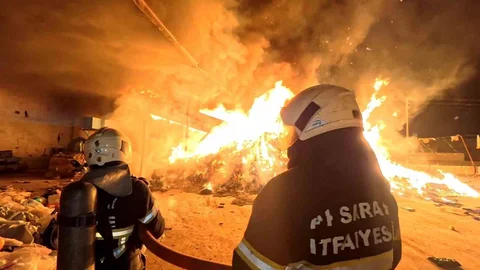 Aksaray'da Geri Dönüşüm Tesisi Yangını