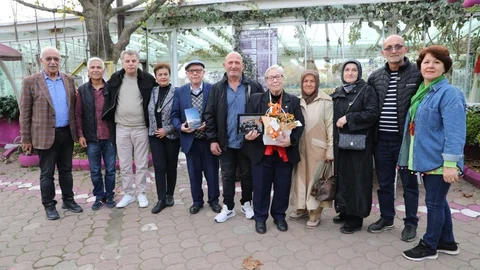 Emekli Öğretmenden Öğrencilerine Duygusal Buluşma