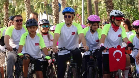 Mersin'de Bisiklet Tutkunları Pedal Çevirdi