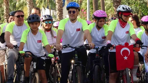 Mersin’de Pedallar Dönmeye Başladı: Yüzlerce Kişi Bisiklet Turunda Buluştu
