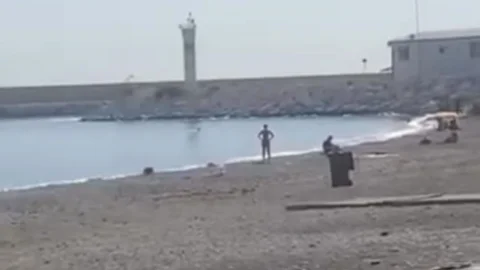 Termometre 28’i Gördü, Mersinliler "hadi Denize!" Dedi: Erdemli’de Vatandaşlar Kasım Ayını Yaza Çevirdi