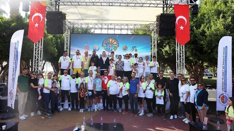 Mersin'de Bu Sefer Çarklar Değil, Petaller Döndü