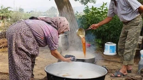 Manisa'da Geleneksel Pekmez Hazırlığı