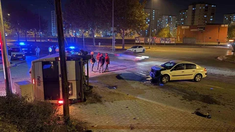 Kayseri'de Otomobil Servise Çarptı