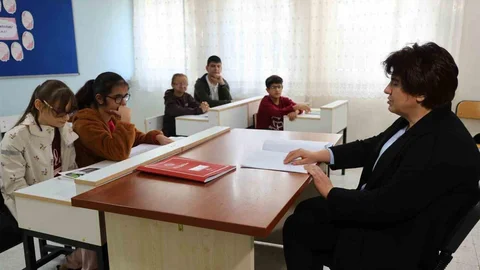 Görme Engelli Öğretmenden İlham Veren Başarı Hikayesi