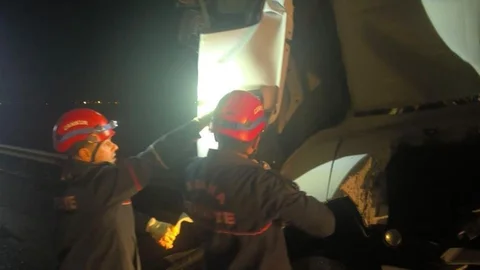 Adana'da Tır ve Otobüs Çarpıştı