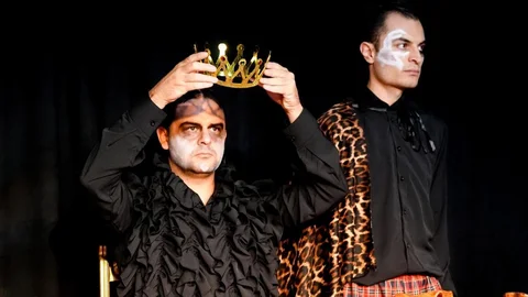 Tarsus’ta Tiyatro Şöleni: Kursiyerler Klasik Macbeth’i Modern Bir Yorumla Sahneledi