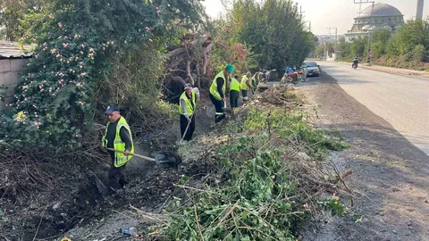 Hatay'da 53 Kamyon Katı Atık Temizlendi