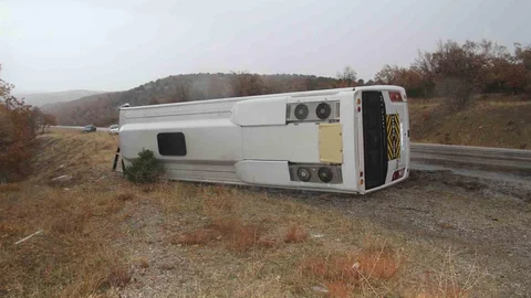 Konya'da Öğrenci Servisi Devrildi