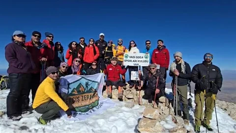 Van'da Öğretmenler Günü Tırmanışı