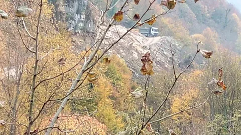 Zonguldak'ta Dere Yataklarına Moloz Dökülüyor