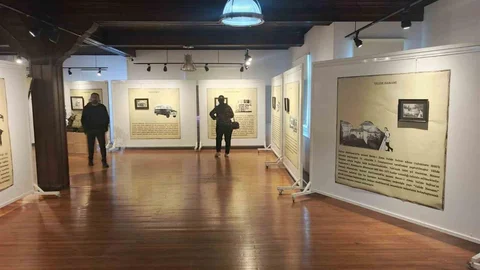 Yalova'da Ressam Atamış'ın Sergisi Açıldı