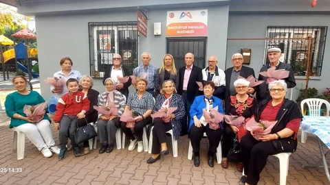 Bahçelievler Muhtarı Çelikten’den Cumhuriyet İlkokulu’nun Emekli Öğretmenlerine 24 Kasım Jesti