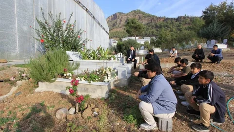 Bozyazı'da Vefat Eden Öğretmen Anıldı