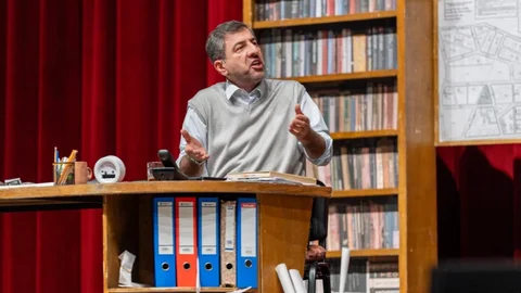 5. Yenişehir Komedi Oyunları Festivali’nde Salonlar Doldu Taştı: Kahkaha Mersin’e Yağdı!