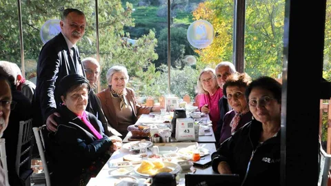 Yunusemre'de Emekli Öğretmenlerle Buluşma