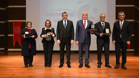 Erzurum'da Öğretmenler Günü Kutlandı