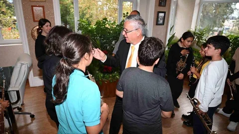 Geleceğin Müzisyenlerinden Öğretmenler Günü Sürprizi