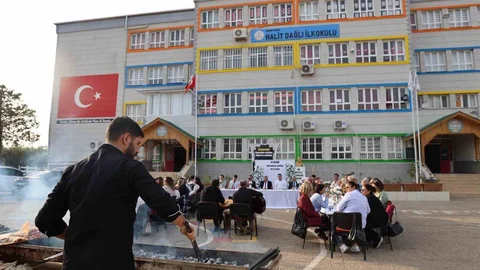 Adana'da Öğretmenler Günü Kutlaması