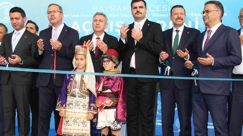 İzmir'de Yenilenen Okulların Açılışı Yapıldı